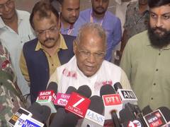 
      
      Jitan Ram Manjhi hails Nitish Kumar
      
      