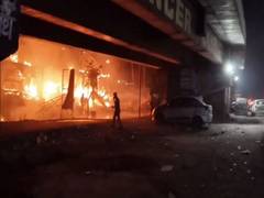 
      
      Massive blaze breaks out in Moradabad hotel, 1 dead
      
      