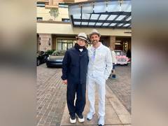 
      
      Hrithik Roshan meets Jackie Chan, poses for a snap
      
      