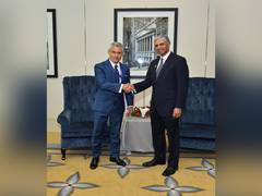 
      
      MEA Secy Kumaran meets US SCA Asst Secy Kapur in Kuala Lumpur
      
      