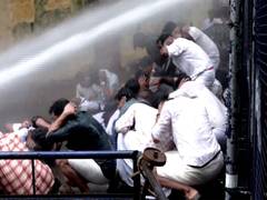 
      
      Kerala Students' Union protests against State government
      
      
