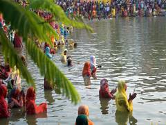 
      
      Devotees offer evening Arghya as Chhath celebrations reach third
      
      