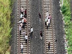 
      
      Bombay HC directs farmers to vacate protest site by 6 pm today
      
      