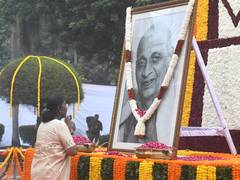 
      
      President Murmu pays tribute to Sardar Vallabhbhai Patel
      
      