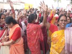 
      
      UP: Devotees gather at Hanuman Garhi for Devuthani Ekadashi
      
      