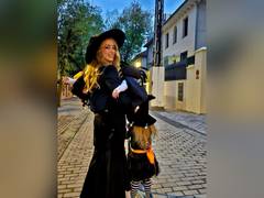 
      
      Amber Heard posts adorable Halloween pics with her “Minnies”
      
      
