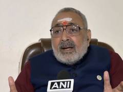 
      
      Giriraj Singh mocks Rahul Gandhi over fish-catching in Begusarai
      
      