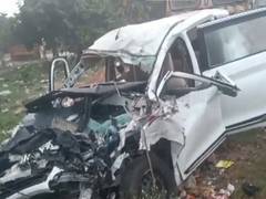
      
      UP: Six killed,  2 injured as car and truck collide in Barabanki
      
      
