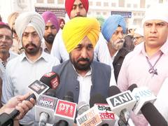
      
      Punjab CM Bhagwant Mann offers prayers at Golden Temple
      
      