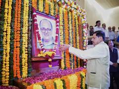 
      
      CM Yadav pays tribute to ex-CM Arjun Singh on birth anniversary
      
      