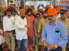
      
      Kareena, Neha Dhupia, Angad Bedi offer prayers at Gurdwara 
      
      