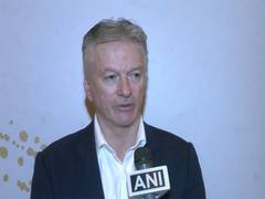 
      
      Australia's chief selector responds to Steve Waugh's 'pick the si
      
      
