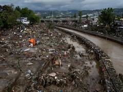 
      
      Philippines reels after Typhoon Kalmaegi kills 85, dozens still m
      
      