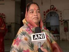 
      
      Bihar polls: Mokama RJD candidate 0Veena Devi offers prayers
      
      