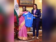 
      
      Indian Team call on President of India
      
      