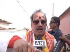 
      
      Deputy CM Sinha allegedly attacked in Lakhisarai
      
      