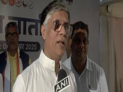 
      
      Congress leader Pawan Khera on Bihar Dy CM's convoy 'attacked by RJD supporters'
      
      