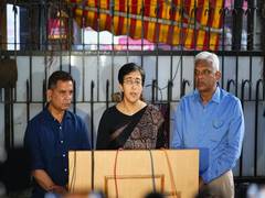 
      
      AAP delegation led by Atishi meets ECI
      
      