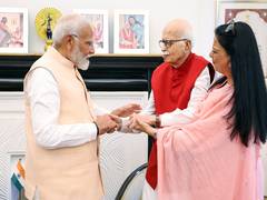 
      
      PM Modi extends birthday greetings to LK Advani
      
      