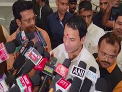 
      
      Bihar: Tej Pratap Yadav greets BJP MP Ravi Kishan at airport
      
      