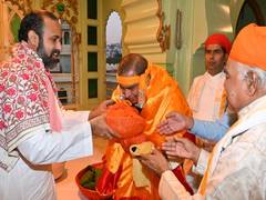 
      
      Mukesh Ambani visits Nathdwara, announces ‘Yatri Evam Varishth Se
      
      