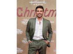 
      
       Jonathan Bennett on telling gay love stories
      
      