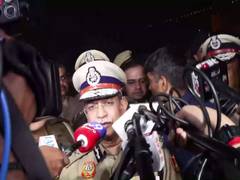 
      
      'Explosion occurred in vehicle that stopped at red light'
      
      