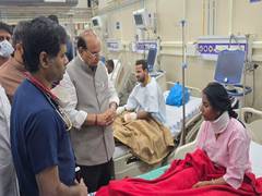 
      
      Delhi blast: Delhi LG VK Saxena takes stock of situation, meets v
      
      