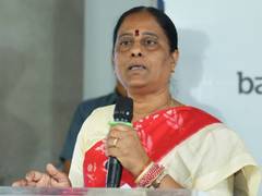 
      
      Minister Konda Surekha apologises to actor Nagarjuna
      
      