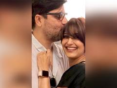 
      
      Sonali Bendre shares her romantic moments with husband Goldie
      
      