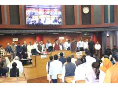 
      
      Delhi MCD passes proposal to regularise daily-wage sanitation workers appointed on compassionate Gro
      
      