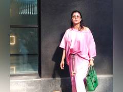 
      
      Ajay's family step out to watch his film 'De De Pyaar De 2' 
      
      