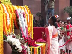 
      
      President pays tribute to Birsa Munda on 150th birth anniversary
      
      
