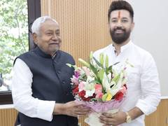 
      
      Chirag Paswan meets Nitish Kumar, congratulates on NDA’s win
      
      