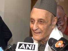 
      
      Congress Karan Singh praises Arvind Yadav's biography of Dalai
      
      