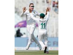 
      
      Harmer shines as India lose first Test at Kolkata in 13 years
      
      