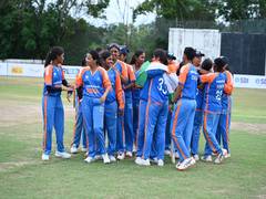
      
      India's explosive duo, Deepika, Anekha flatten Pakistan
      
      