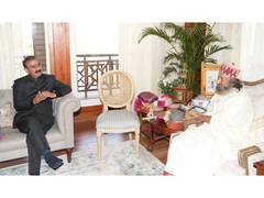 
      
      Sukhu offers prayers with Sri Sri Ravi Shankar at Himachal Temple
      
      