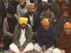 
      
      Punjab CM Bhagwant Mann, Kejriwal attend 'Kirtan Darbar' at Gurdw
      
      