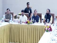 
      
      Telangana CM Reddy holds breakfast meeting with U. Minister Joshi
      
      