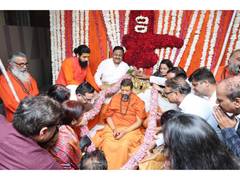 
      
      Mahamandaleshwar Kailashanand Giri met devotees at RPS 
      
      