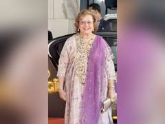 
      
      Waheeda Rehman, Rekha attend Helen's 87th birthday celebrations 
      
      
