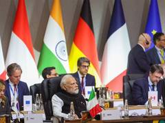 
      
      PM Modi calls to 