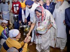
      
      Delhi hosts Guru Tegh Bahadur 350th Martyrdom Day
      
      