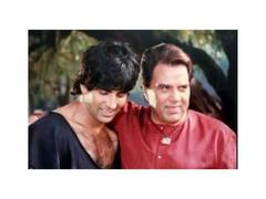 
      
      Akshay Kumar pays tribute to legendary actor Dharmendra 
      
      