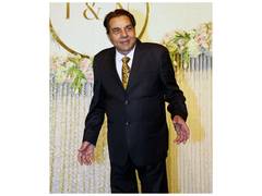 
      
      Virat Kohli pays touching tribute to Dharmendra
      
      