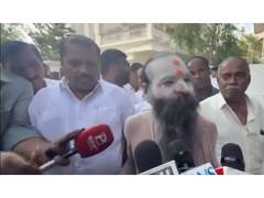 
      
      DK Shivakumar receives blessings from Varanasi Sadhu
      
      