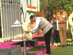 
      
      Maharashtra CM Devendra Fadnavis pays  tribute to 26/11 victims
      
      