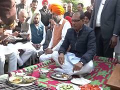 
      
      Union Minister Shivraj Singh Chouhan shares meal with farmers
      
      