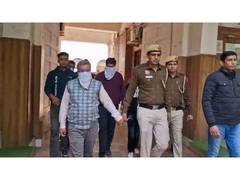 
      
      Illegal mobile manufacturing racket busted in Karol Bagh
      
      